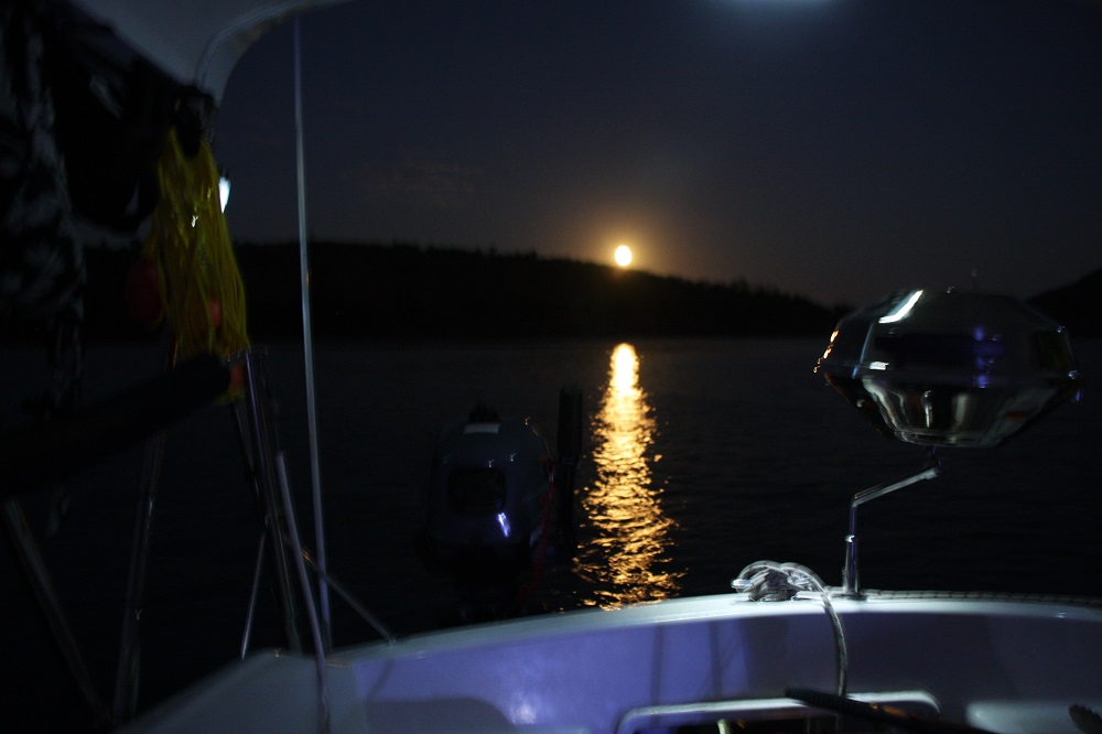 Full moon over Lindeman Island.