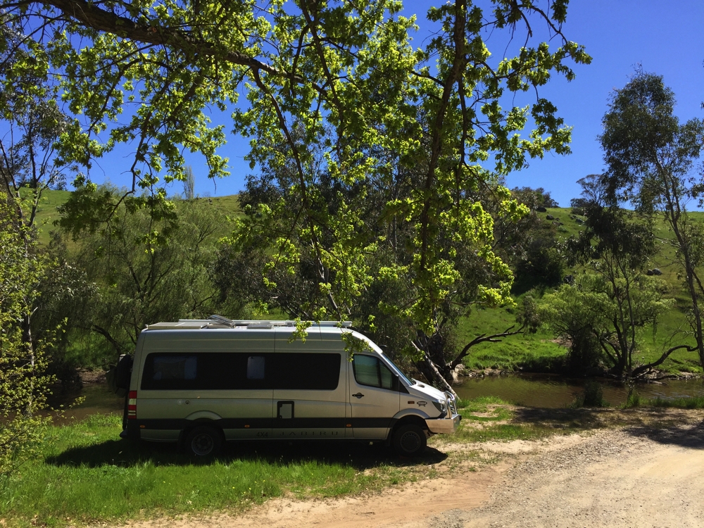 A beautiful free camp alongside the Yass River. Quiet and very relaxing.