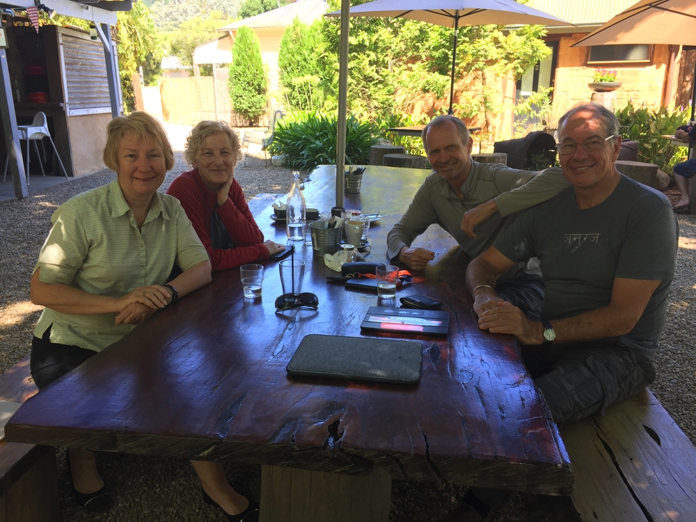 Last brekkie with Ric and Gill for a while. They head directly to Adelaide; we go more slowly following the Murray.