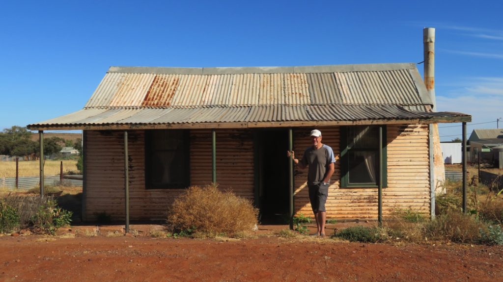 Miners' homes were simple 4-room structures made of corrugated iron and lined with hessian inside. Gwalia