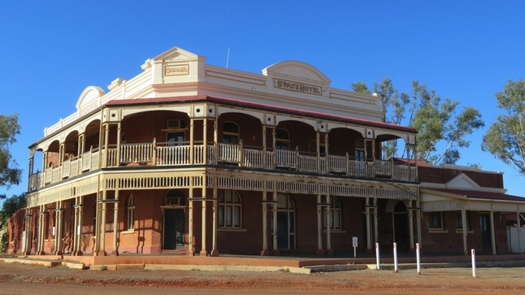 This is the magnificent Gwalia Hotel, opened in 1903 and closed in 1964 when the Gwalia Gold Mine closed. 